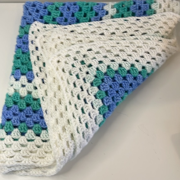 Hand Crochet Granny Square Baby Afghan White Pastel Blue & Teal 38.5'' x 40.5'' - Picture 3 of 7